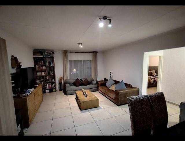 3 BEDROOM TOWNHOUSE FOR SALE IN RAVENSWOOD